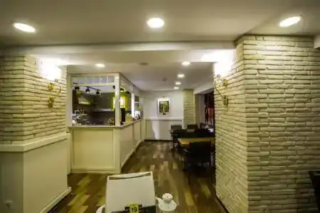 Empire Suite - 4