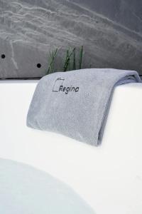 Regina - 12
