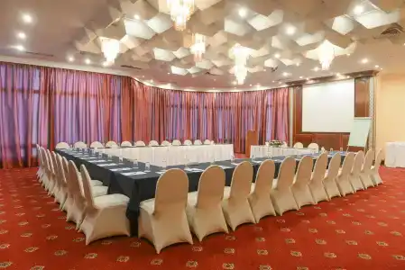 Golden Tulip Flamenco Cairo - 15