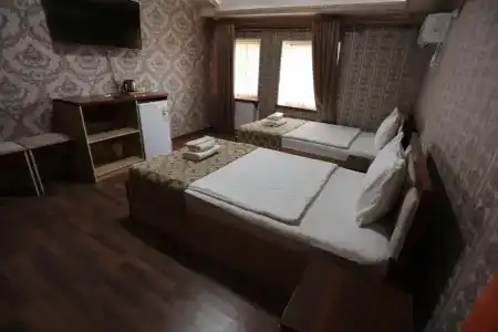 Hilton Plaza 777 - 15