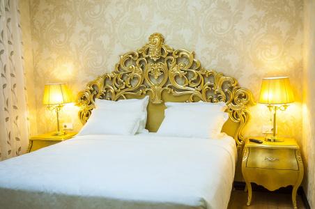 Royal Residence - 121
