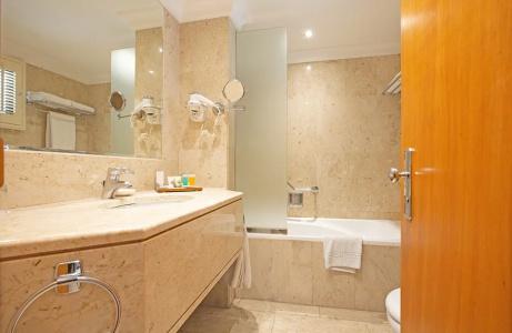 Dubai Marine Beach Resort & Spa - 79