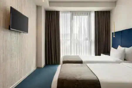 Ramada by Wyndham Tbilisi Old City - 11