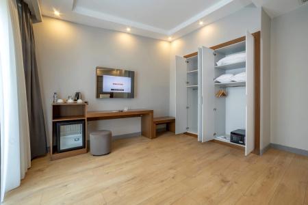 Center Hill Suites - 80