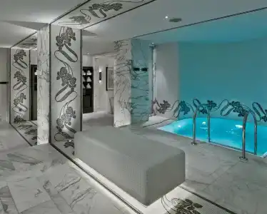 Four Seasons Hotel Moscow - 18