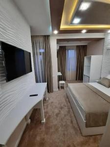 Juliet Yerevan - 21