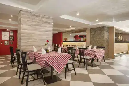Wyndham Garden - 28