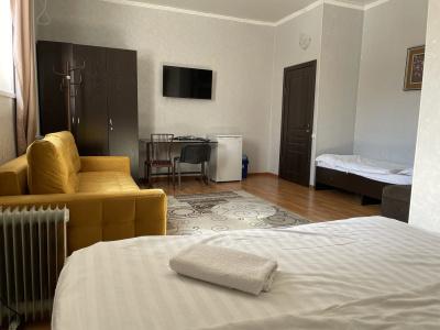 Almaty Five Seasons&Hostel - 1