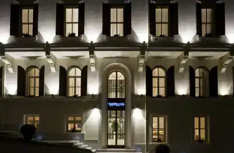 Tomtom Suites - 1