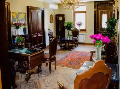 Royal Antique - 3
