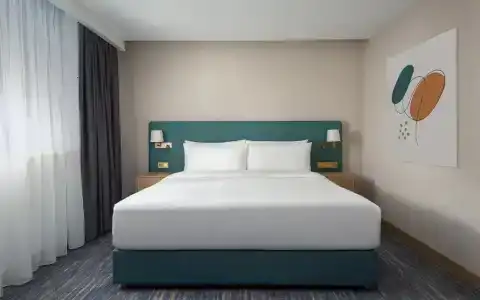 DoubleTree by Hilton - 6