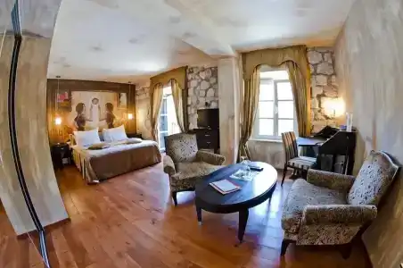 Boutique Astoria - 2