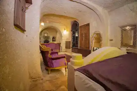 Royal Cave - 103