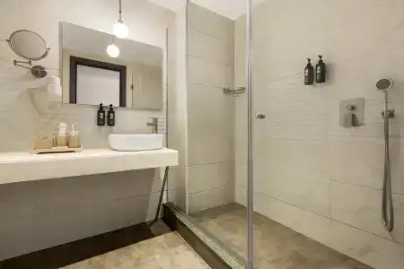 Ramada by Wyndham Tbilisi Old City - 25