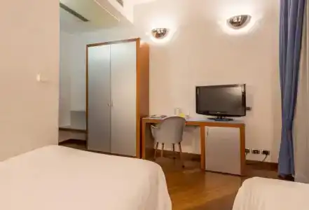 Best Western Plaza - 48