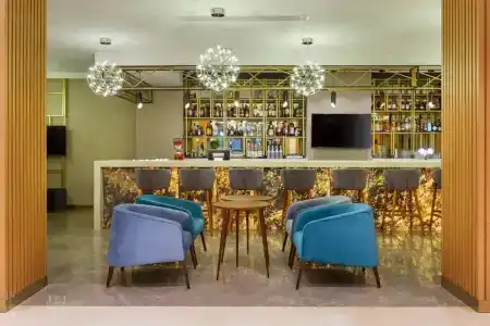 Courtyard by Marriott - 36