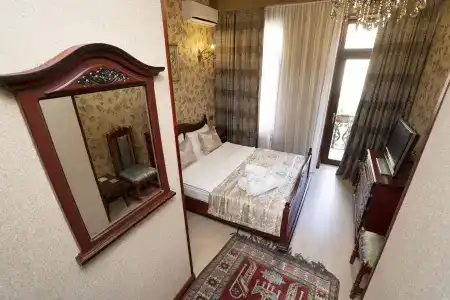 Royal Antique - 79