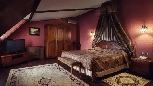 Boutique Traditional - 17