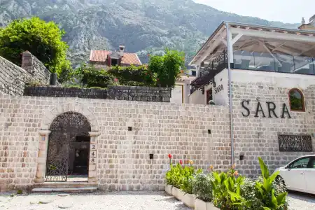 Sara - 5