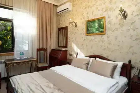 Royal Antique - 61