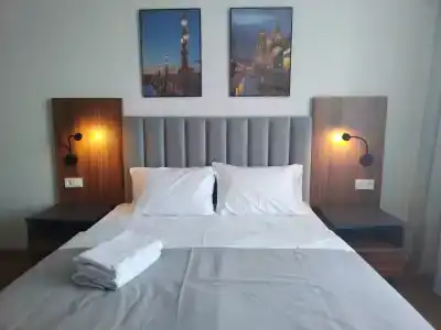 Avenue Apart - 3