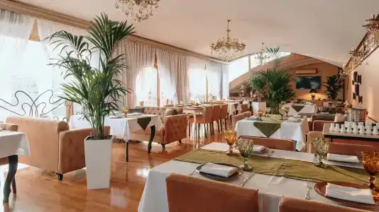 Bayil Breeze & Restaurant - 5
