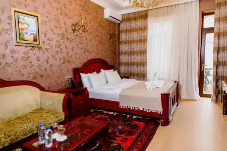 Royal Antique - 73