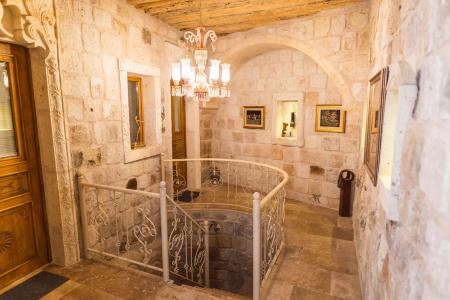 Solo Cave Suites - 56