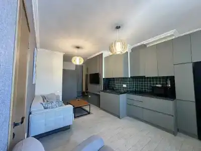 Season Suite Apart - 65
