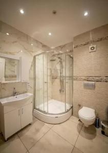 Royal Garden Suite - 38