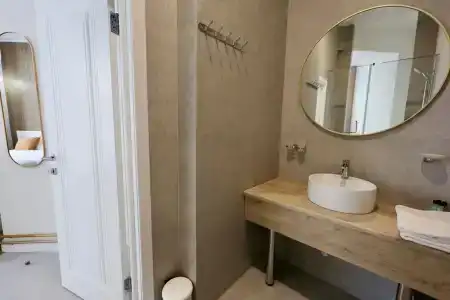 Hello Inn - 10