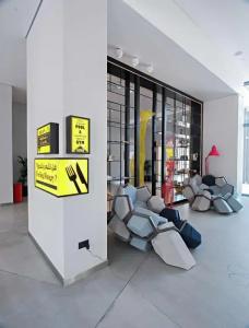 Hampton by Hilton Dubai Al Seef - 5