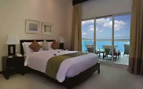 Radisson Blu Resort, Fujairah - 4