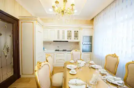 Royal Residence - 103
