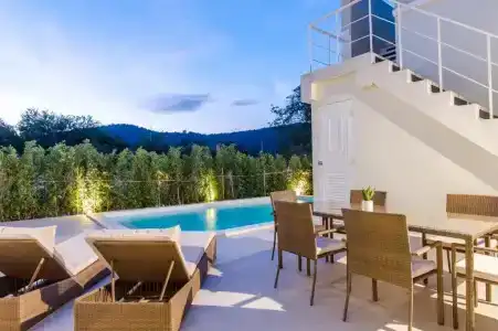 Oriental Beach Pearl - 10