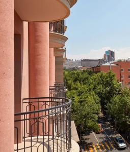 The Alexander, A Luxury Collection - 12