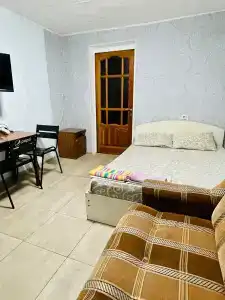 Eleni - 22