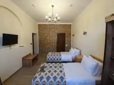 Chorsu Inn - 2