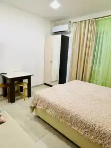 Eleni - 80