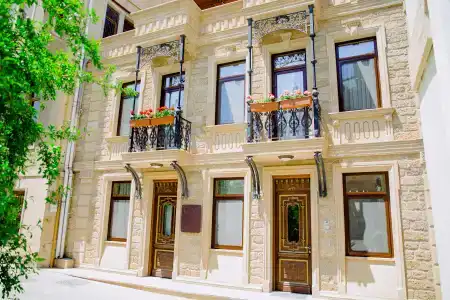 Royal Antique - 4