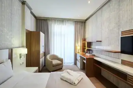 Boulevard Side - 33