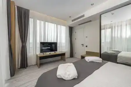 The Grandeur - 85