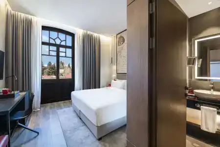 Radisson Red - 11