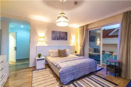 Sofia Ada - 40