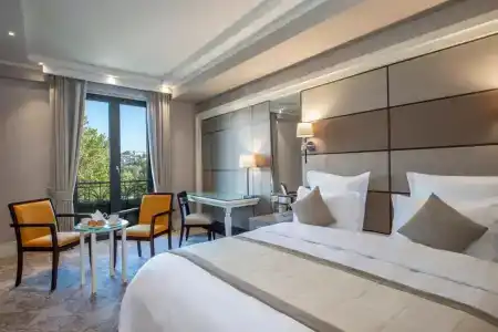 Ambassadori Hotel Tbilisi - 12