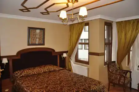 Aruna - 70