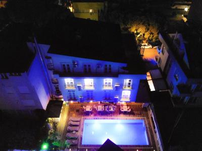 The Boutique's - 10