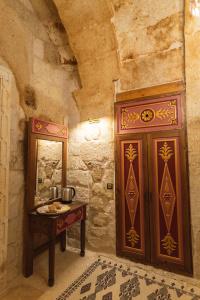 Solo Cave Suites - 80