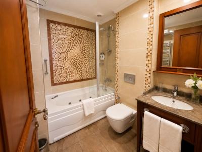 Glk Premier The Home Suites & Spa - 25