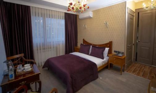 West Inn - 76